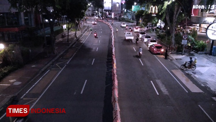 Ilustrasi jalanan kota Surabaya malam hari. (Foto: dok. TIMES Indonesia)