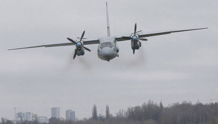 Pesawat Antonov An-26 seperti ini yang hilang di Semenanjung Kamchatka. (FOTO A: Rusia Today/Reuters)
