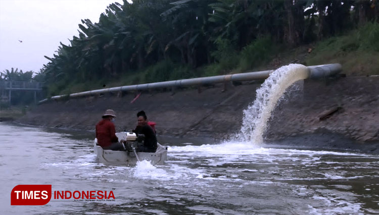 Ecoton Temukan Dugaan Pembuangan Limbah B3 ke Sungai Brantas Porong