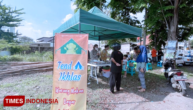 Warung makan bayar seikhlasnya b