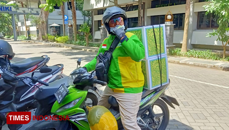 Salah satu driver mitra Nujek saat hendak mengantarkan order pelanggan. (Foto: Dok. Nujek for TIMES Indonesia)