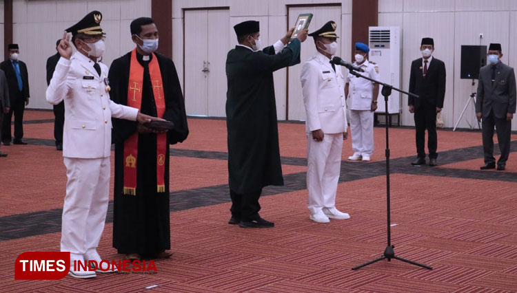 Pelantikan dan pengambilan sumpah Jabatan Bupati dan Wakil Bupati Halmahera Utara, Frans Mannery-Muchlis Tapi Tapi. (Foto: Wahyudi/TIMES Indonesia)