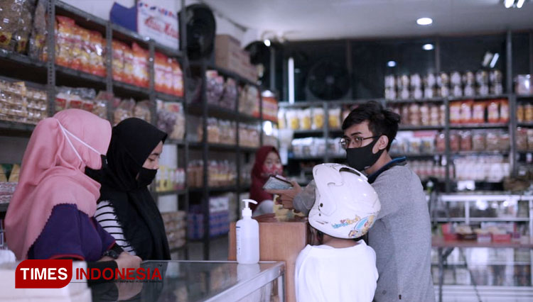 Toko oleh-oleh Mirasa Madiun tetap banyak orderan meski sedang PPKM Darurat. (Foto: Toko Mirasa Madiun for TIMES Indonesia)