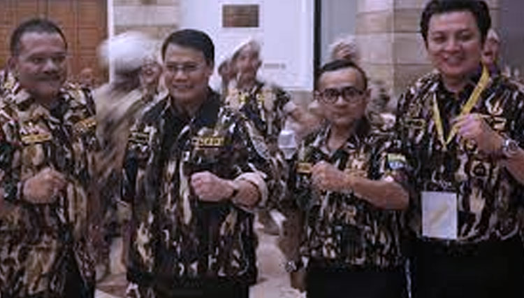 Wantimpus GM FKPPI Ahmad Basarah (dua dari kiri) bersama ketum, waketum dan sekjen GM FKPPI. (foto: dok TIMES Indonesia)