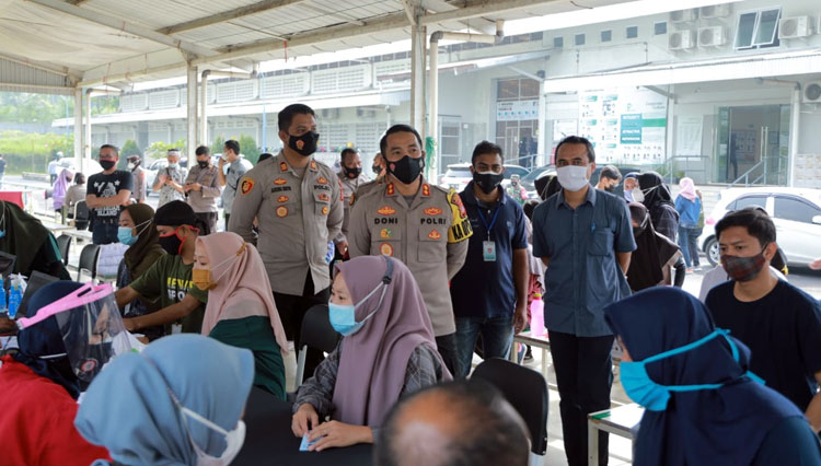 Polres Tasikmalaya Kota Gelar Gerai Vaksin Presisi di PT Teodore Pan Garmindo