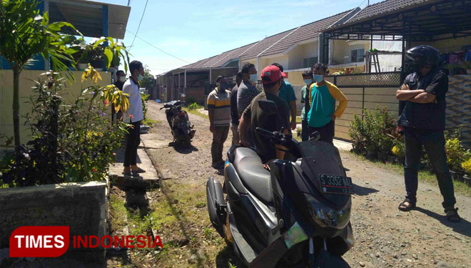 Warga Dusun Tegalsari, Desa Puri, Kecamatan Puri saat usai audiensi dengan PT Puri Sejahtera Bersama. Minggu (11/7/2021)(Foto: Thaoqid Nur Hidayat/TIMES Indonesia)