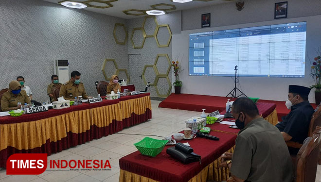 Rakor refocusing perdin DPRD Kota Probolinggo di command center. (FOTO: Famy Decta for TIMES Indonesia)