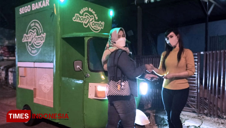 Om Jhon, Owner Sego Bakar Jhon Kombi Ponorogo, Sukses Sulap Bajaj menjadi Food Truck