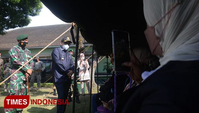 Sambangi Serbuan Vaksin Menarmed 2 Kostrad, Wali Kota Malang Siap Bantu Suplai