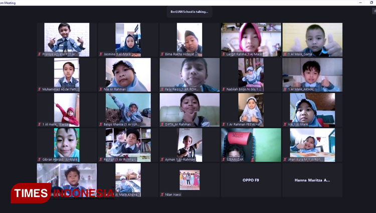 Zoom meeting secara virtual MPLS di salah satu SD swasta Gresik (FOTO: Yudhi for TIMES Indonesia)
