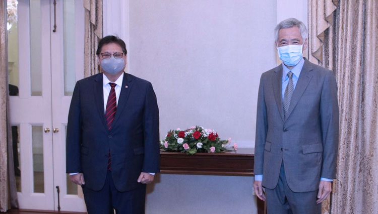 Menko Perekonomian RI Airlangga Hartarto (kiri) dan PM Singapura. (foto: kemenko perekonomian for TIMES Indonesia)