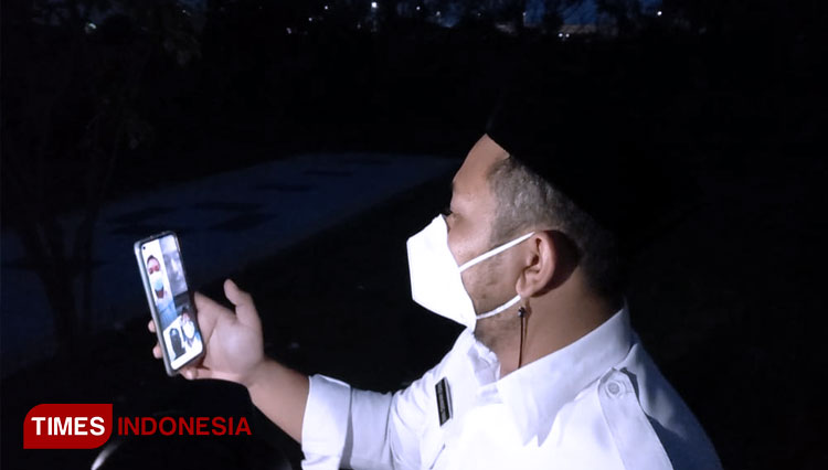 Bupati Gresik Fandi Akhmad Yani saat video call (Foto: Akmal/TIMES Indonesia).