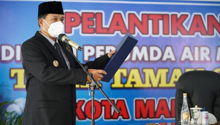Pengambilan sumpah jabatan direksi PDAM Kota Madiun a