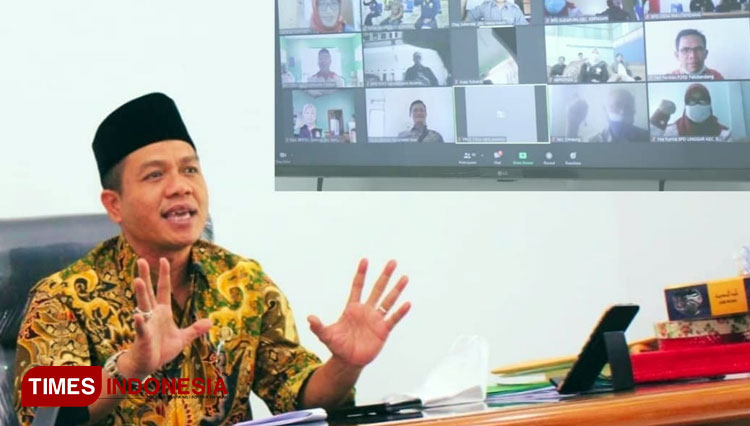 Bupati Bandung Dadang Supriatna saat webinar Pilakdes Serentak Sukses Tanpa Ekses yang digelar Abpednas Kabupaten Bandung, Kamis (15/7/21).(FOTO: Humas Pemkab for TIMES Indonesia)