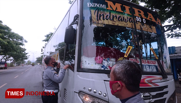 Bus-AKAP-Ekonomi-menuju-Surabaya-minim-membawa-penumpang.jpg