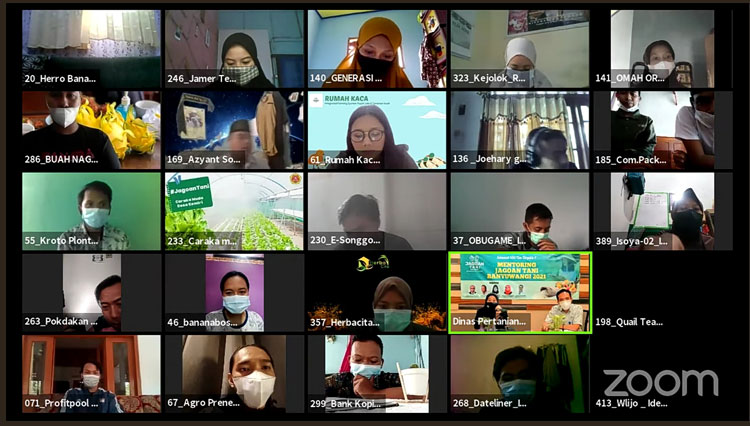 Para peserta Jagoan Tani mengikuti mentoring secara virtual. (FOTO: Tangkapan layar Zoom meeting)