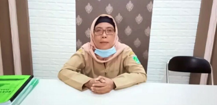 Wakasek smpn 1 gondangwetan Dra.sri rahayu memberikan sambutan penutupan mpls.