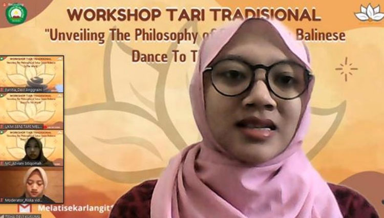Pemateri workshop tari tradisional, Tisha Devi Kusuma. (FOTO: AJP TIMES Indonesia)