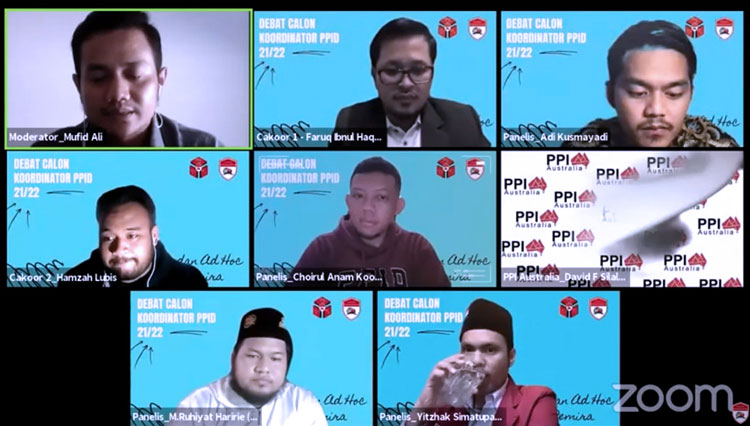 Cakor PPI Dunia Faruq Ibnul Haq (tengah) memaparkan visi misi di hadapan panelis. (foto: PPI Dunia for TIMES Indonesia)