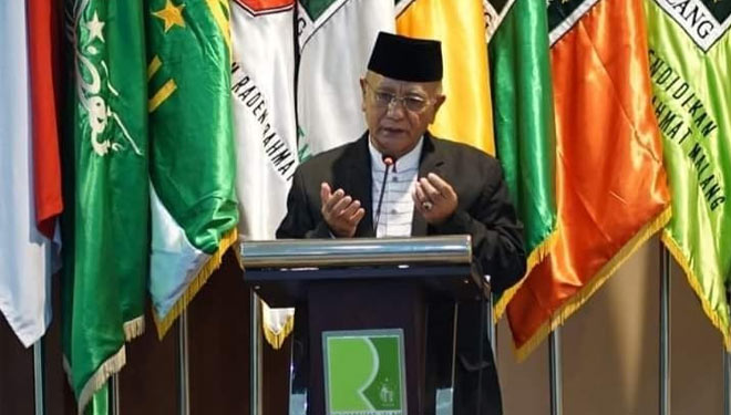 Ketua Dewan Pembina Yayasan Perguruan Tinggi Islam Raden Rahmat KH A Zawawi Muchtar SH semasa hidupnya. (Foto : Unira Malang).