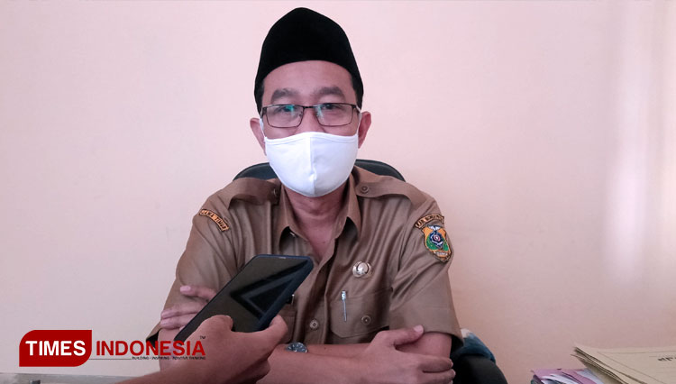 Plt. Kepala Dinas Sosial, Saefuddin Suhri saat dikonfirmasi (FOTO: Moh Bahri/TIMES Indonesia)