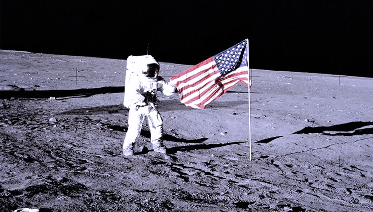 Neil Armstrong menjadi orang pertama yang mendarat di Bulan. Peristiwa ini terjadi pada 20 Juli 1969. (FOTO: NASA)
