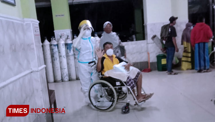 Pasien-Covid-19-di-RSUD-Ngimbang-Lamongan-Jawa-Timur-yang-dinyatakan-sembuh-3.jpg