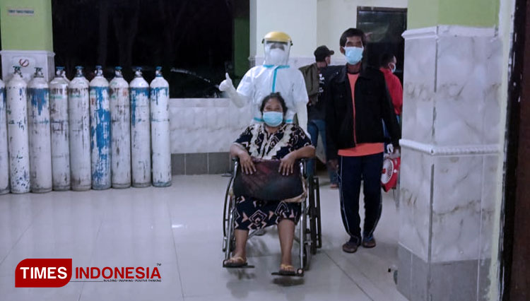 Pasien Covid-19 di RSUD Ngimbang Lamongan, Jawa Timur yang dinyatakan sembuh, (FOTO: Direktur Ngimbang, dr Aini Mas’idah for TIMES Indonesia)