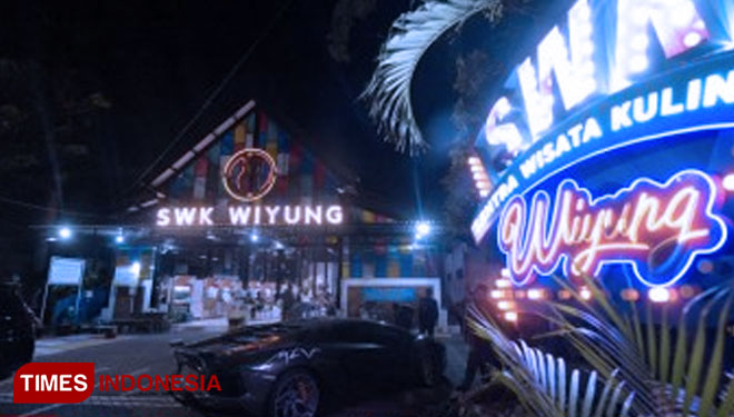 Sentra Wisata Kuliner (SWK) Wiyung, Surabaya dengan penampilan ornamen yang lebih kekinian. (FOTO: dok. Times Indonesia) 