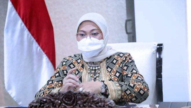 Menteri Ketenagakerjaan RI, Ida Fauziyah saat memberikan keterangan pers di Jakarta (foto: Instagram/Ida Fauziah)