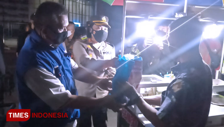 Dapatkan Bansos dari Kapolres, PKL: Perlakukan Kami Lebih Manusiawi