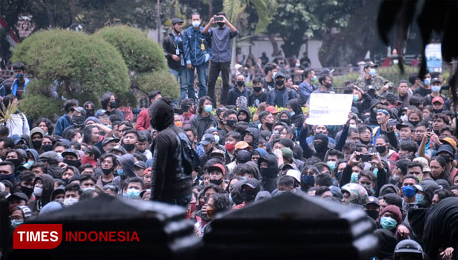 Ilustrasi - demo yang dilakukan oleh masyarakat. (FOTO: TI)