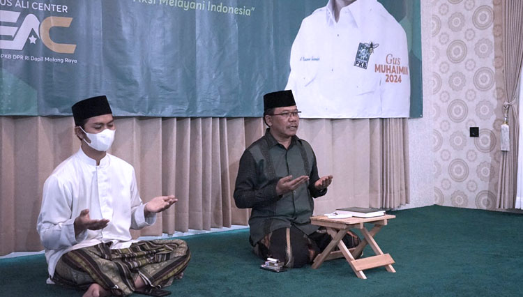 Gus Ali saat menggelar Khotmil Quran dan doa bersama secara khidmat dalam rangka Harlah ke 23 PKB. (Foto: Gus Ali Center for TIMES Indonesia)