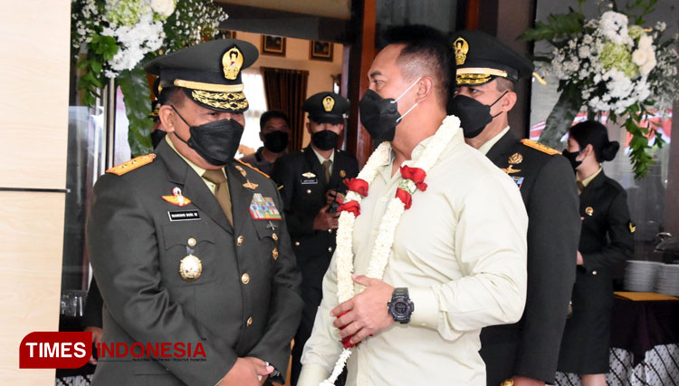 Kasad Jenderal TNI Andika Perkasa menghadiri Praspa Secapa AD, di Jalan Hegarmanah, Kota Bandung, Sabtu (24/7/21). (FOTO: Pendam Slw for TIMES Indonesia)