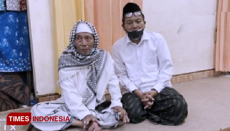 Tangkap layar video imbauan dan ajak doa bersama Mustasyar PCNU Banyuwangi, KH Suyuti Toha dan ketua PCNU Banyuwangi KH Ali Makki Zaini. (FOTO: Riswan Efendi/TIMES Indonesia)