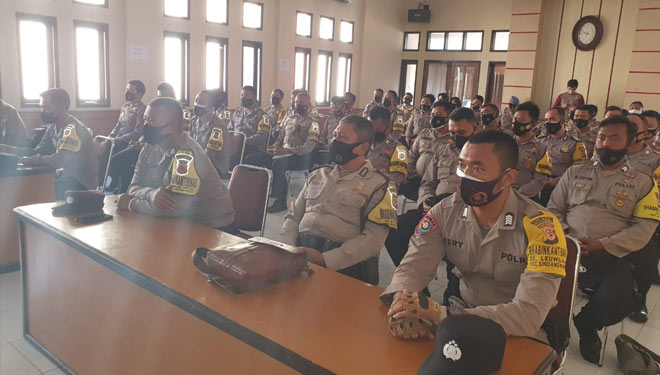 Bhabinkamtibmas Polres Majalengka melaksanakan peningkatan kapasitas petugas tracer Covid-19. (Foto: Humas Polres Majalengka for TIMES Indonesia)