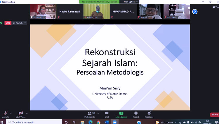 Pemateri-sedang-memaparkan-materi-workshop-2.jpg