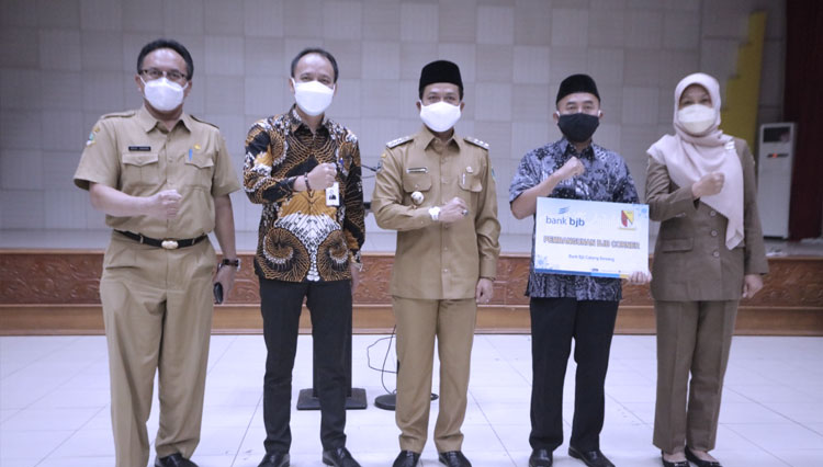 Bupati Bandung saat launching BUMDes Bedas dan Sosialisasi Gerakan Literasi di Gedung Moh. Toha, Soreang, Selasa (27/7/21).(FOTO: Humas Pemkab for TIMES Indonesia)