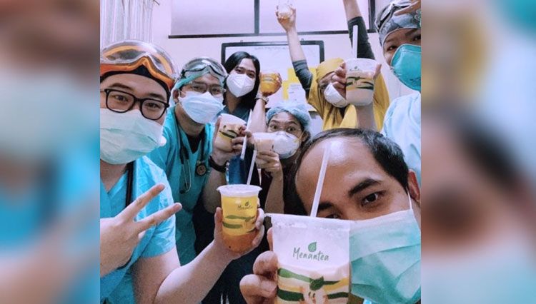 Syukuran 7 Juta Subscriber YouTube, Jerome Polin Bagikan 7000 Teh Menantea