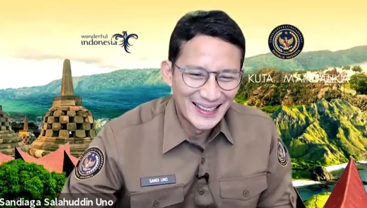 Sandiaga Uno Apresiasi Vaksinasi di Tempat Piknik