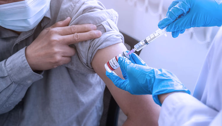 Ilustrasi pelaksanaan vaksinasi Covid-19 yang akan digelar Polda Metro Jaya bersama Alodokter. (Foto: Alodokter)