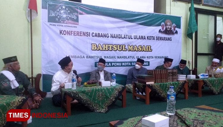 Suasana forum bahtsul masail Pengurus Cabang Nahdlatul Ulama (PCNU) Kota Semarang beberapa waktu lalu. (FOTO: Mushonifin/ TIMES Inodnesia)