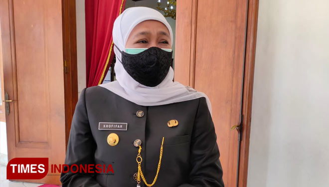 Gubernur Jawa Timur Khofifah saat di Gedung Negara Grahadi, Rabu (28/7/2021) sore. (Foto: Lely Yuana/TIMES Indonesia) 