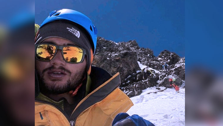 Pada bulan Mei, Shehroze Kashif menjadi orang Pakistan termuda yang mendaki Gunung Everest. (FOTO: Twitter)
