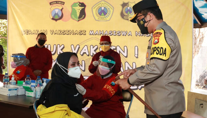 Polda Jatim Tinjau Vaksinasi Covid-19 Mahasiswa di Ubhara Surabaya