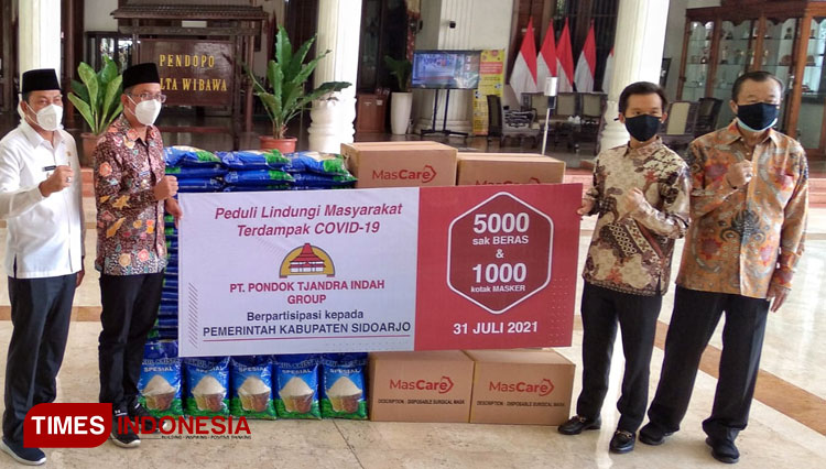 Pondok Tjandra Sumbangkan 5.000 Paket Sembako dan 1.000 Masker untuk Sidoarjo