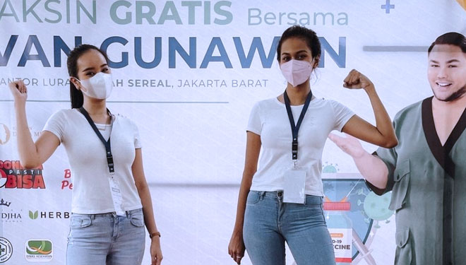 Presenter kondang Ivan Gunawan saat mengunjungi tempat vaksinasi untuk warga di Jakarta Selatan (foto: Dokumen/Ivan Gunawan)