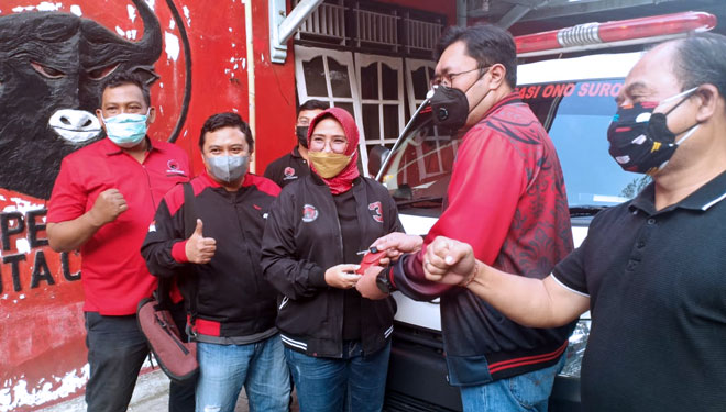 Ono Surono Berikan Bantuan Mobil Ambulans untuk PDI Perjuangan Kota Cirebon