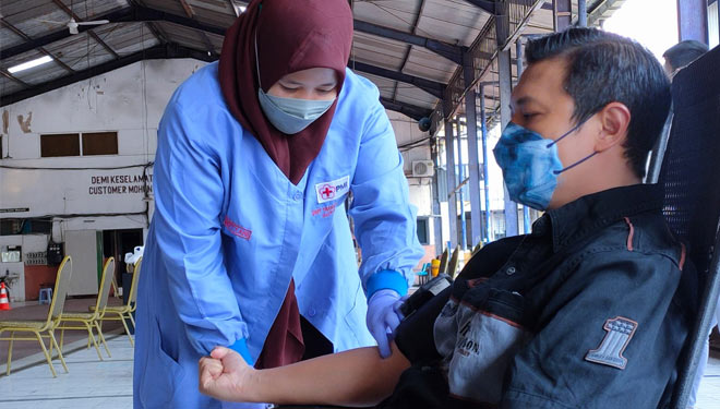 Pendonor plasma konvalesen melewati screening kesehatan PMI Kota Surabaya, Minggu (1/8/2021).(Foto: Dok.JCI East Java) 