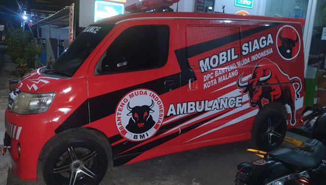 Terlihat mobil ambulance dari BMI Kota Malang yang akan disiapkan dan di letakan di kantor MBLC untuk bisa dipergunakan masyarakat umum yang membutuhkan. (Foto: Dok. BMI Kota Malang for TIMES Indonesia)